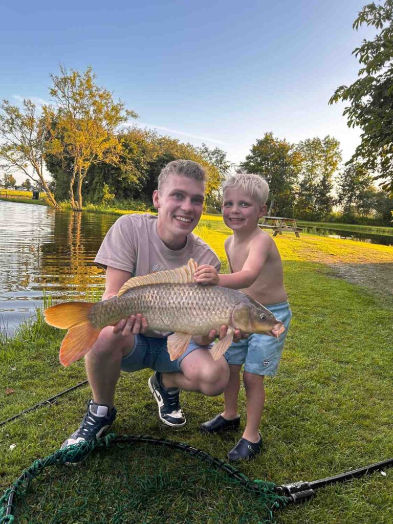 Karpervissen in Friesland met succesvolle vangst